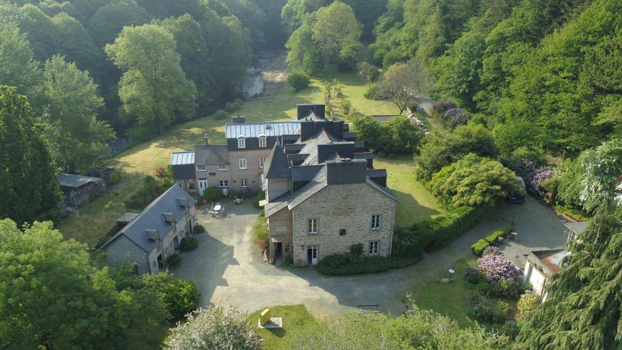 Bed and Breakfast Domaine des Papeteries Plounevez-Moedec Exterior foto